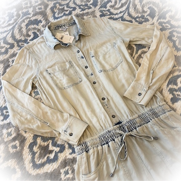 💕NWT Splendid Bleached Indigo Denim Jumpsuit💕 - Picture 4 of 10